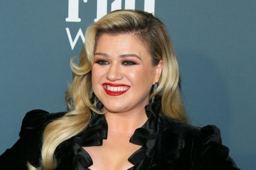 Justiça condena Kelly Clarkson a pagar pensão de R$ 1 milhão a ex-marido