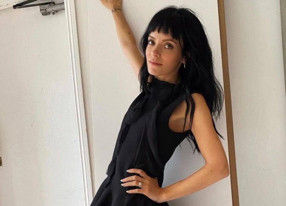 Lily Allen causa polêmica ao dizer que as filhas 