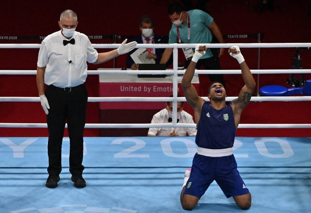 Abner Teixeira vence nas quartas e garante medalha para o Brasil no boxe