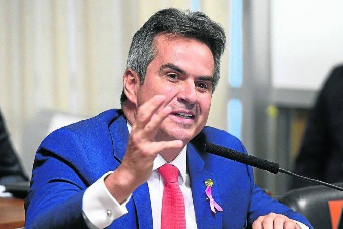 Para justificar aliança Bolsonaro-Centrão, Ciro publicou texto que considera relação parte da dinâmica política -  (crédito: Marcos Oliveira/AFP)