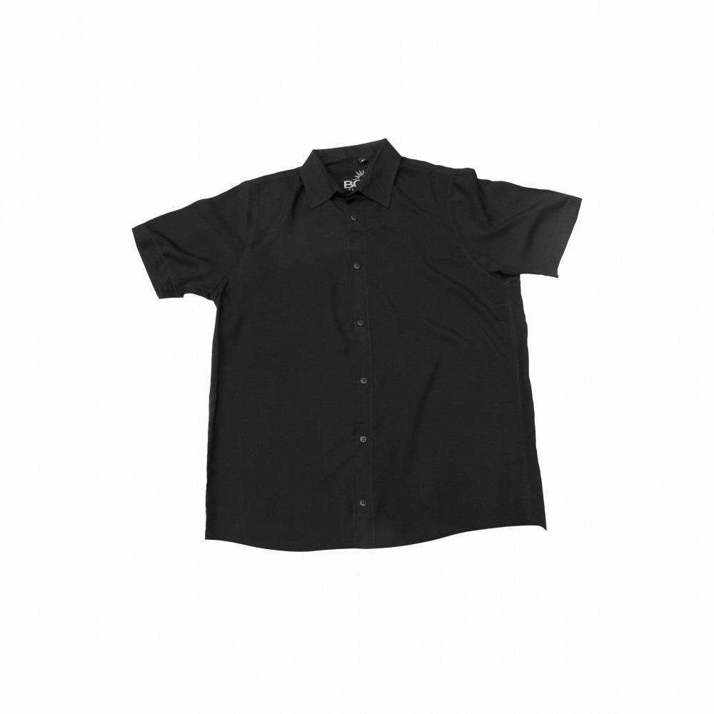 Camisa lisa preta, da Loja Boom (preço sob consulta)
