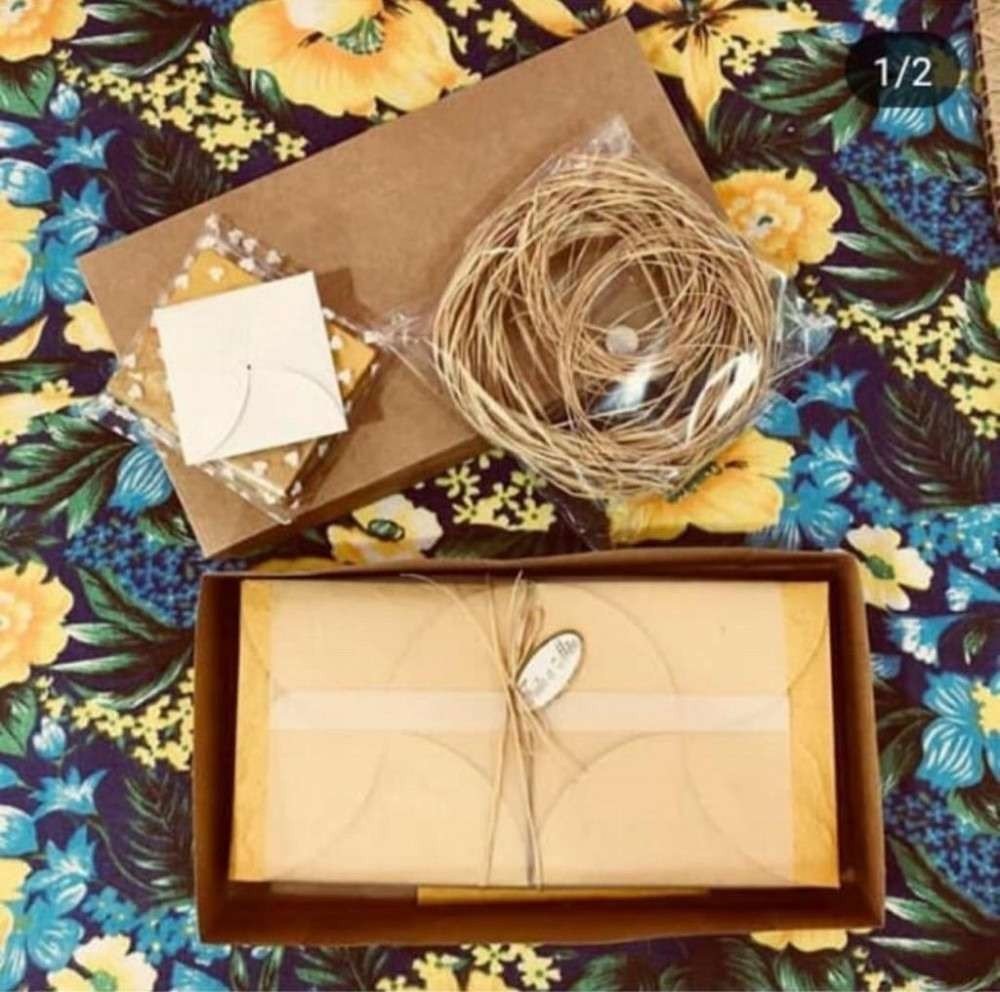 Caixa com envelopes, da Flor de Bananeira (Preço sob consulta)
