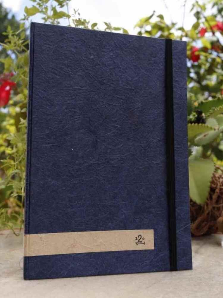 Moleskine feito no papel de fibra de bananeira, da Flor de Bananeira (Preço sob consulta)