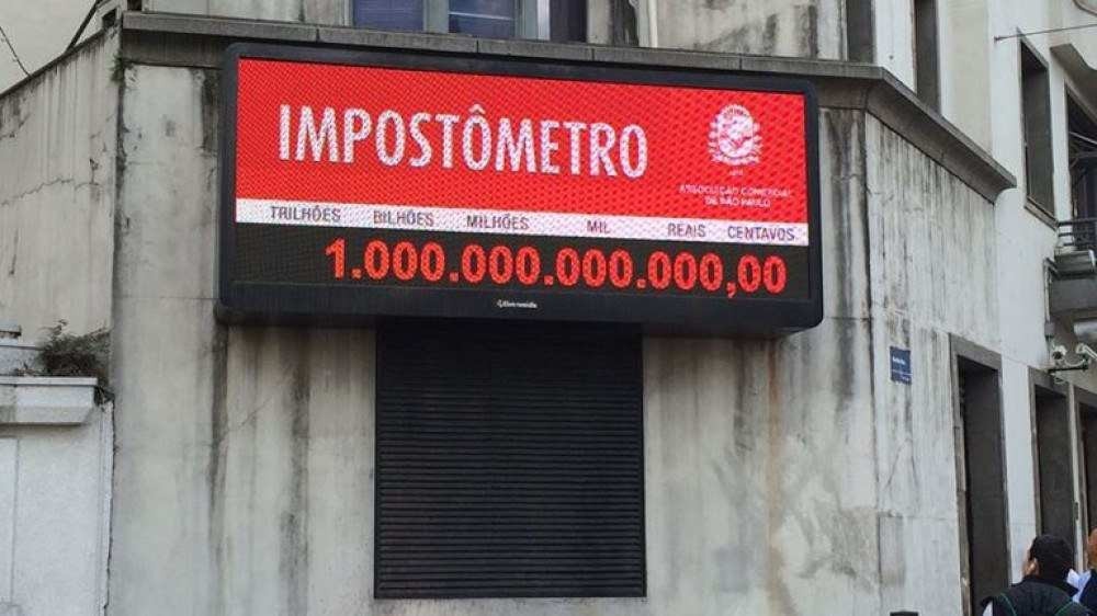 Impostômetro baterá marca de R$ 1 trilhão na madrugada desta terça (3/5)