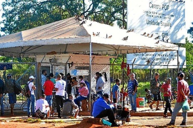 Unidades distribuem três refeições às pessoas em situação de rua -  (crédito: Ed Alves/CB/D.A Press)