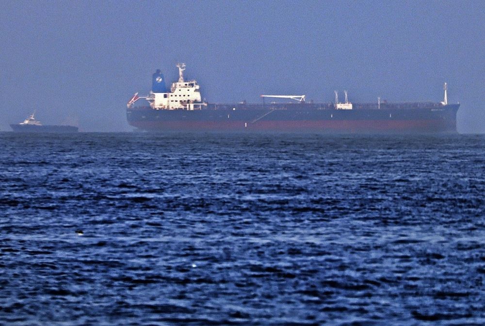 Petroleiro atacado no Golfo atraca em porto dos Emirados