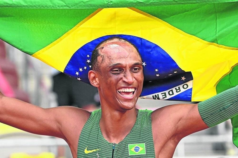 Alisson dos Santos, terceiro colocado nos 400m com barreiras: 'Essa medalha é nossa, é do Brasil'