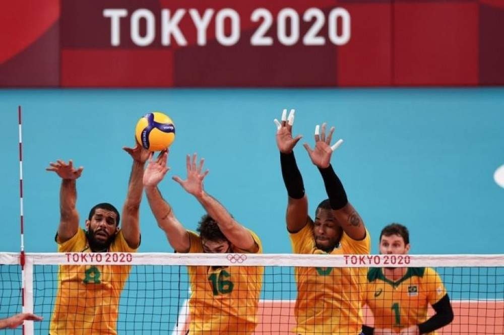 Vôlei masculino: Brasil reage, mas perde para Japão no tie-break