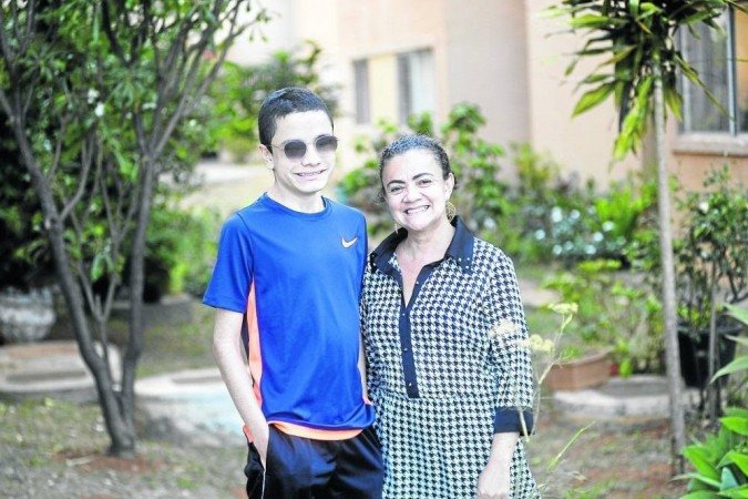Janaína agendou a vacinação do filho deficiente visual, Luiz Eduardo, 14 -  (crédito: Minervino Júnior/CB/D.A Press)