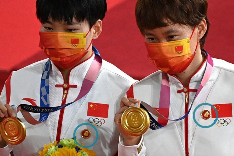 Olimpíada de Tóquio: as medalhistas chinesas investigadas por usar broches de Mao no pódio