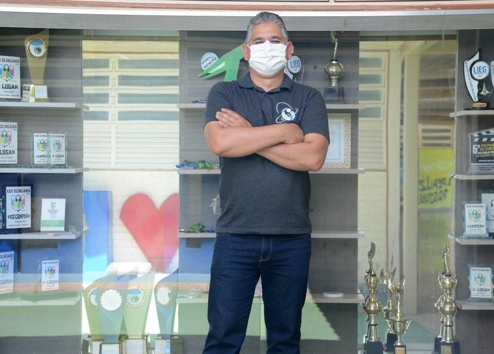 O professor Carlos Lafaiete ressalta que  os educadores se adaptaram ao ensino remoto, mas é preciso voltar ao presencial