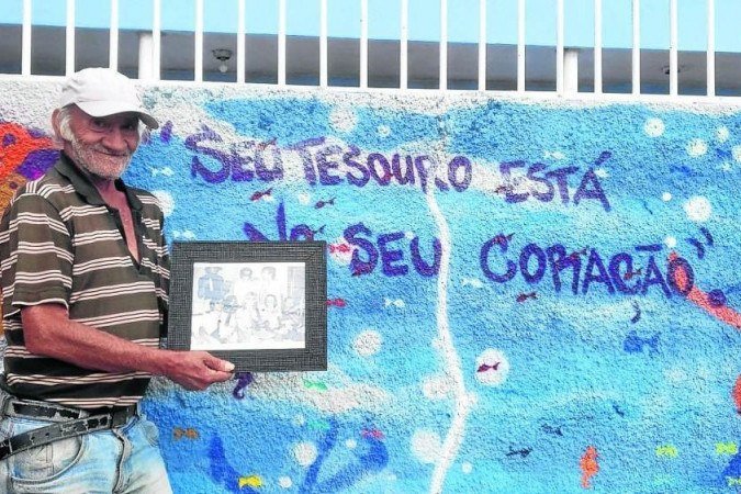 O fotógrafo aposentado Antônio Ferro teve a casa grafitada como homenagem pelo Dia dos Pais -  (crédito: Arquivo Pessoal)