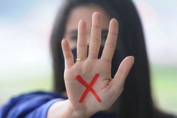 Campanha em alusão ao combate contra a violência contra a mulher - 