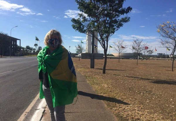 Neide Carreira, 69 anos, veio de São Paulo e acompanhou a motociata liderada pelo presidente Jair Bolsonaro na Esplanada dos Ministérios.