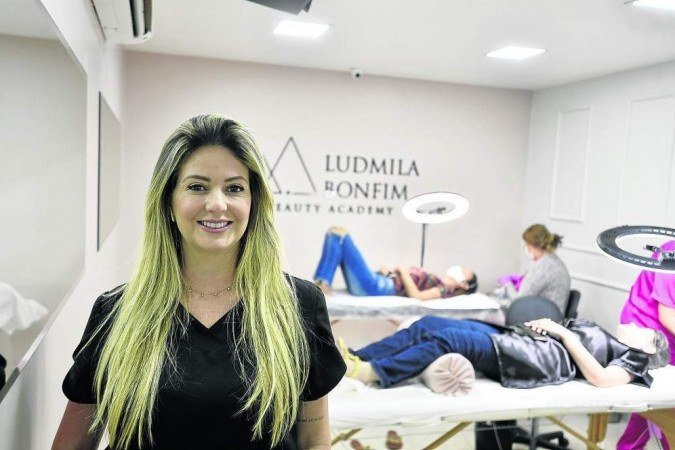 Ludmila Bonfim, dona do estúdio Beauty & Academy, fortaleceu a marca nas redes sociais e apostou em cursos 