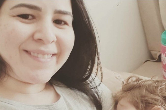 A pediatra vive na pele os benefícios da amamentação prolongada: ela pretende continuar o processo alimentício com a filha de dois anos
