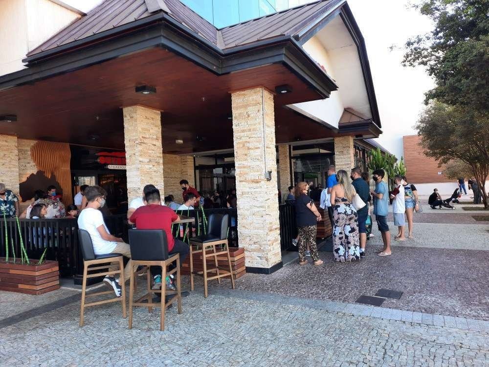 Dia dos pais aquece o comércio no DF Dia dos pais aquece o comércio no DF