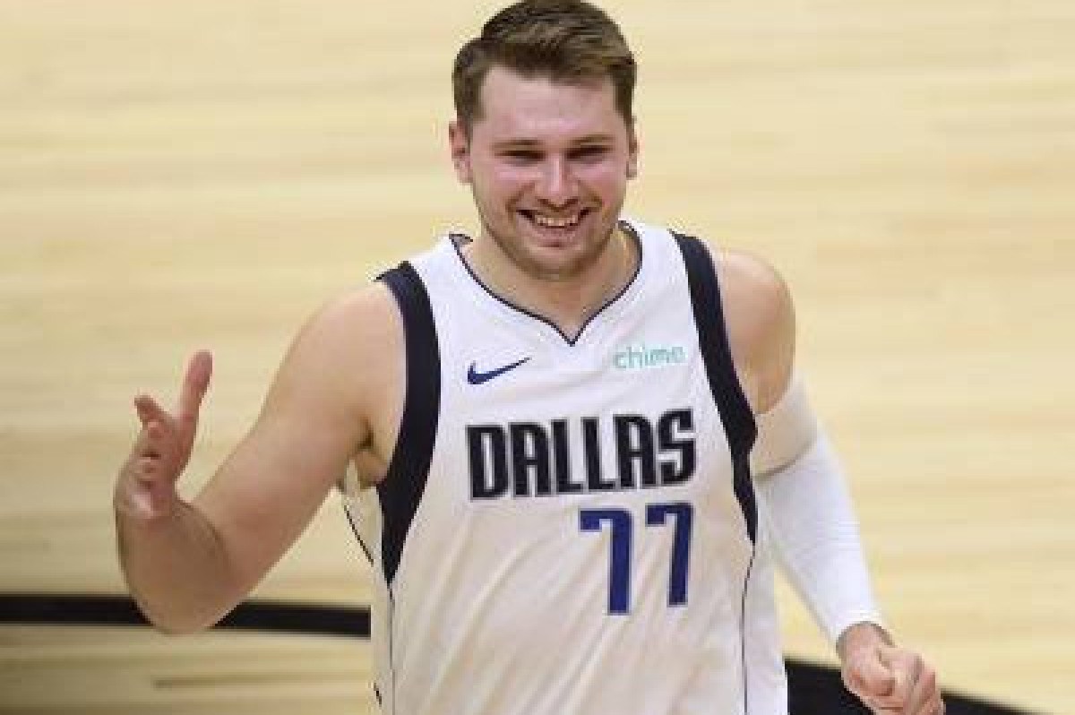 Resumo da NBA: Mavs vence jogo, mas perde Luka Doncic