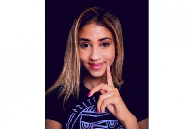 "Sempre tentei ir estudando inglês sozinha mas agora tô fazendo curso numa escola" ressalta Nadja