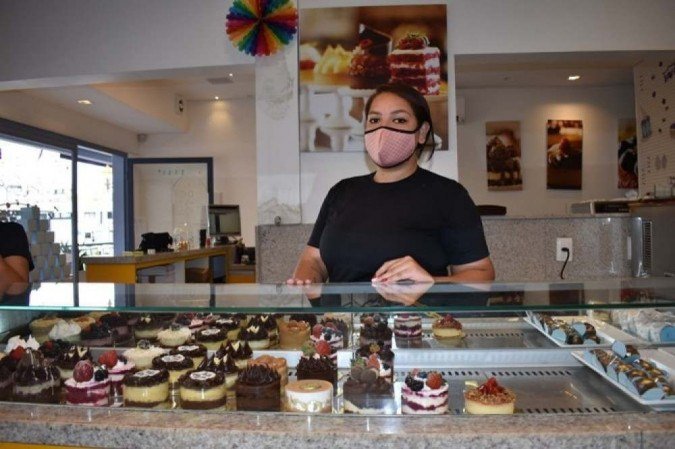 No meu antigo emprego não havia compreensão. Eu mal conversava com os donos, aqui eu tenho contato sempre com a gerente do local, afirma a atendente Luciane Amaral