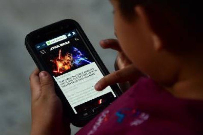 Cientistas sugerem aos pais que reduzam o tempo de tela dos filhos - (crédito: FREDERIC J. BROWN) Cientistas sugerem aos pais que reduzam o tempo de tela dos filhos - (crédito: FREDERIC J. BROWN)