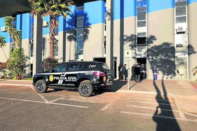 Polícia esteve na Secretaria de Educação e na Regional do Plano Piloto - (crédito: PCDF/Divulgação) Polícia esteve na Secretaria de Educação e na Regional do Plano Piloto - (crédito: PCDF/Divulgação)