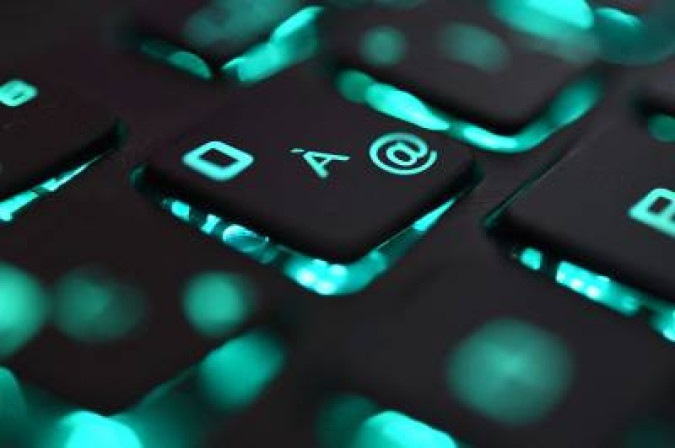 De acordo com o órgão, os criminosos agem, principalmente, por meio do envio de e-mails fraudulentos. - (crédito: FRED TANNEAU) De acordo com o órgão, os criminosos agem, principalmente, por meio do envio de e-mails fraudulentos. - (crédito: FRED TANNEAU)