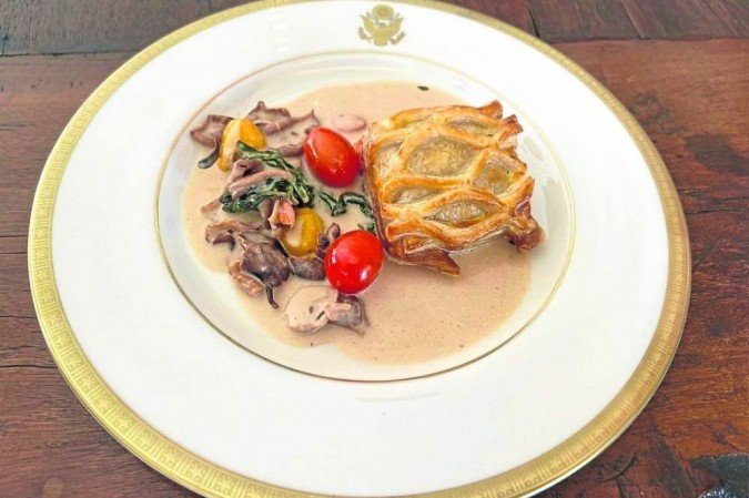 Lapeyre criou o strudel de pirarucu ao molho de champanhe e cogumelos Yanomami