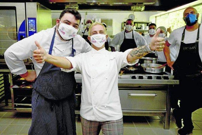 Os chefs Mara Alcamim e Ricardo Lapeyre comandaram a cozinha que preparou um menu à base do peixe amazônico