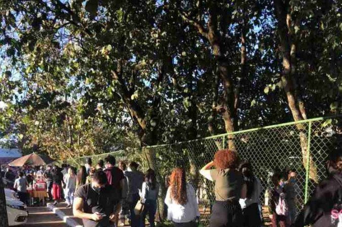 Vacinação de pessoas acima de 20 anos na UBS 2 do Guará