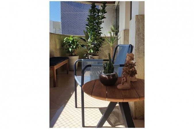 Em varandas, os vasos com plantas levam um pouco da natureza para o lar
