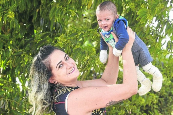 Após sofrer um acidente de carro e ter dengue, Anne Priscylla enfrentou dificuldades para amamentar o filho Noah -  (crédito: Minervino J?nior/CB/D.A Press                  )