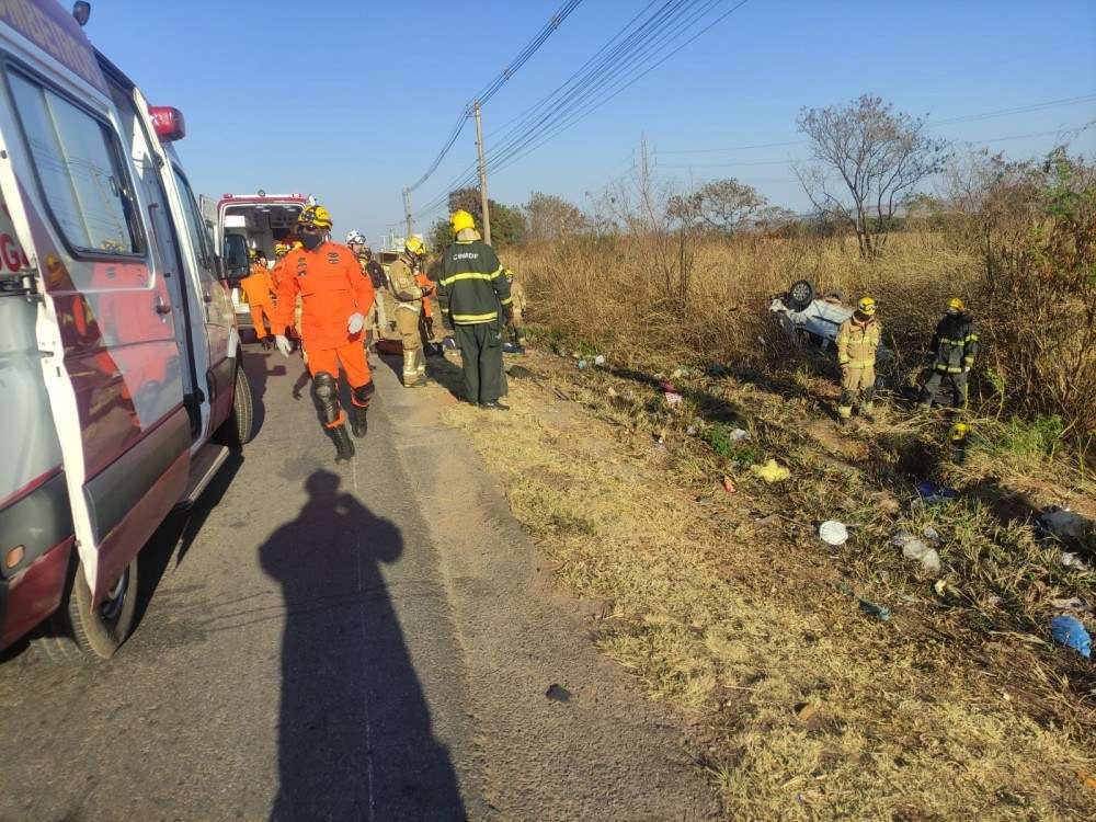 Motorista bate em parada de ônibus no DF; 7 feridos e 2 mortos