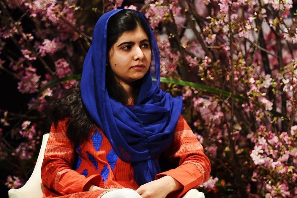 Nobel da Paz Malala pede a talibãs retorno de meninas à escola