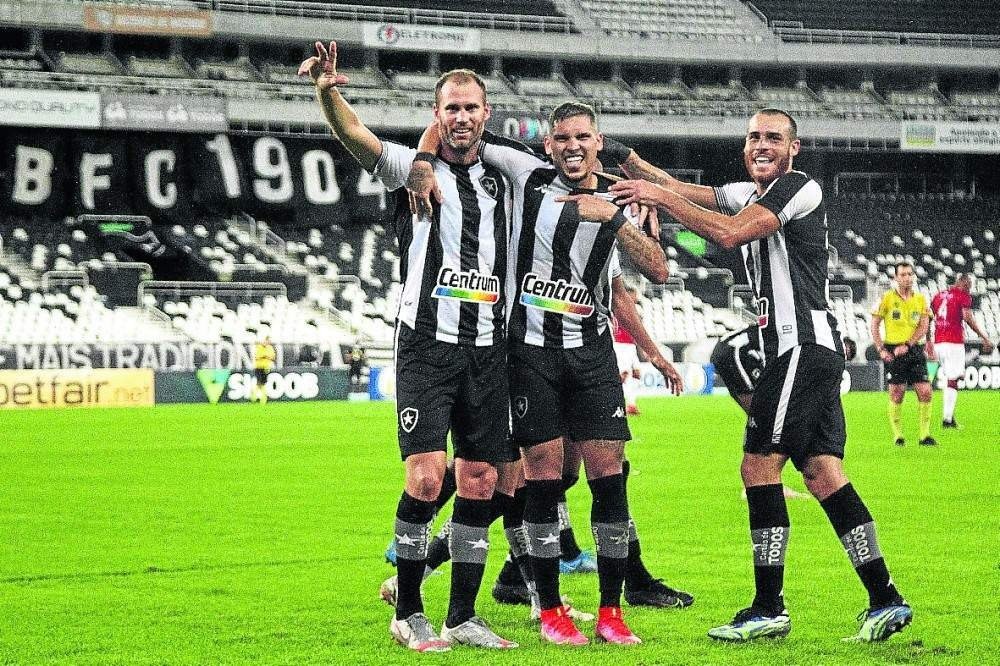 Botafogo vence e encosta no G-4 na somatória de pontos da série B