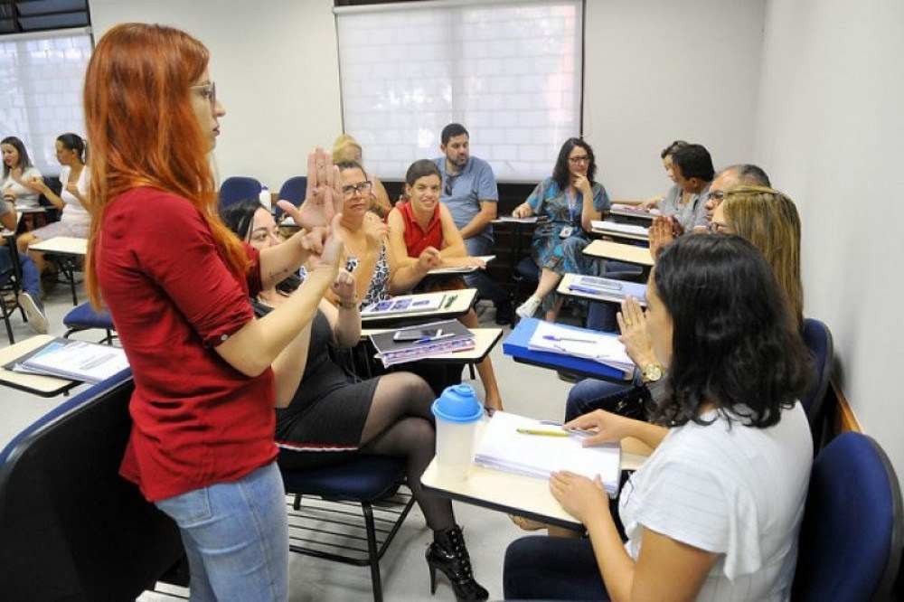 Escola de Governo do Distrito Federal abre turmas para curso de Libras