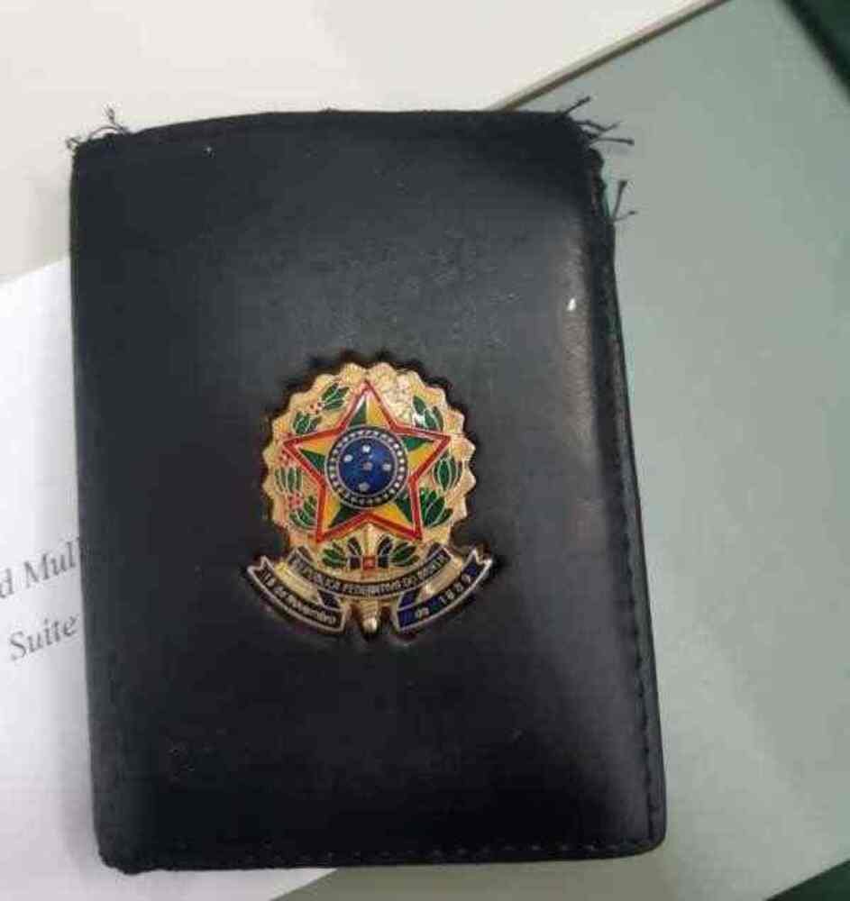 Estelionatário que fingia ser servidor público fez pelo menos oito vítimas no Entorno do DF. David Alves Bezerra se aproximava de mulheres para cometer crimes. Ele é investigado desde 2014 e foi preso pela primeira vez em 2017. Suspeito se passava por fiscal da Receita e fez pelo menos 70 vítimas em quatro estados e no DF. Ele está detido desde junho no Ceará
