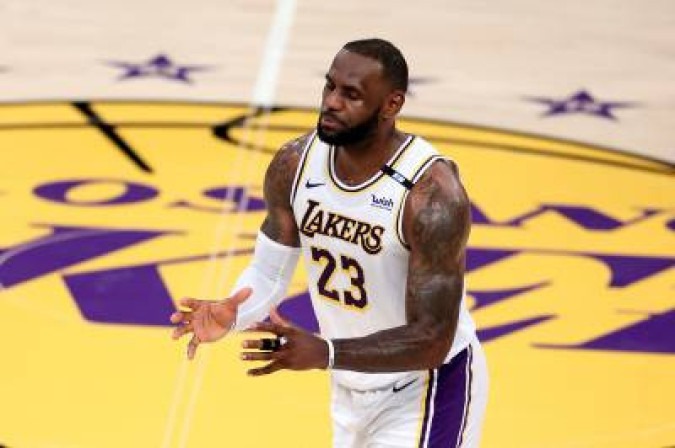 Enquanto a NBA não volta os cinco melhores jogos de LeBron na