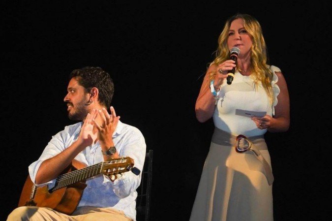 A secretária de Turismo do DF, Vanessa Mendonça, anuncia a criação da Rota do Choro, durante o Projeto Vibrar -  (crédito: Renato Braga/Setur-DF)