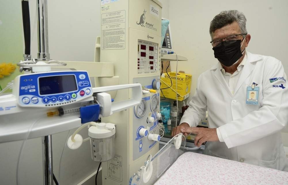 Hospital Universitário de Brasília (HUB), os 49 anos da unidade e algumas histórias vivenciadas pelos trabalhadores que se dedicam ao HUB. Dr. José Alfredo Lacerda de Jesus, foi médico na maternidade.
