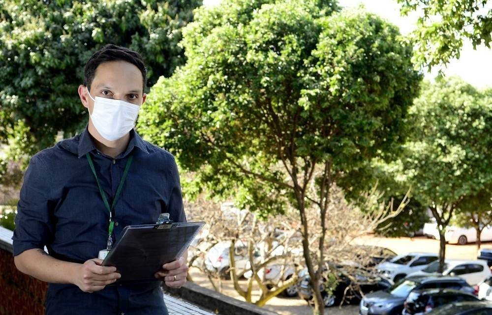 Hospital Universitário de Brasília (HUB), os 49 anos da unidade e algumas histórias vivenciadas pelos trabalhadores que se dedicam ao HUB. Fernando Henrique Vieira Lacerda, chefe da unidade de patrimônio.