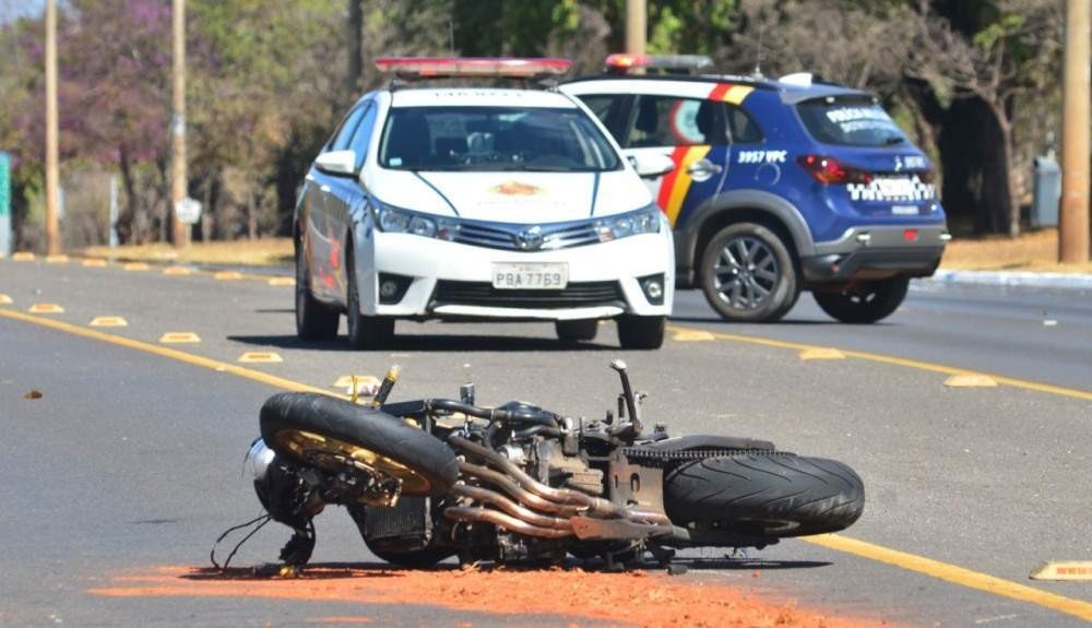 Vídeo: Mulher morre atropelada por moto no Eixão Norte