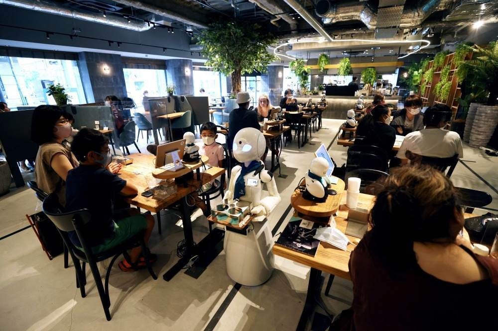Café com robôs de Tóquio aposta na inclusão - ISTOÉ Independente