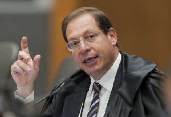 03/08/2016 Crédito: Sergio Amaral/STJ. Luiz Felipe Salomão, ministro do STJ, durante sessão da corte especial.