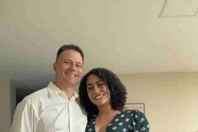 
Aline conheceu Matt por meio de um aplicativo de relacionamentos e iniciaram o namoro: em fase de adaptação
