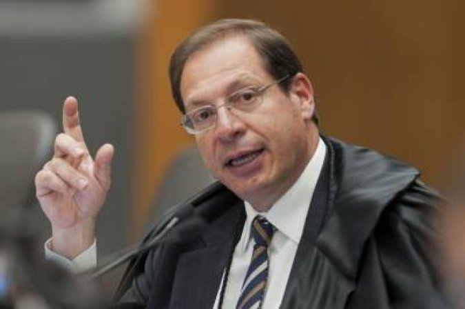 03/08/2016 Crédito: Sergio Amaral/STJ. Luiz Felipe Salomão, ministro do STJ, durante sessão da corte especial.