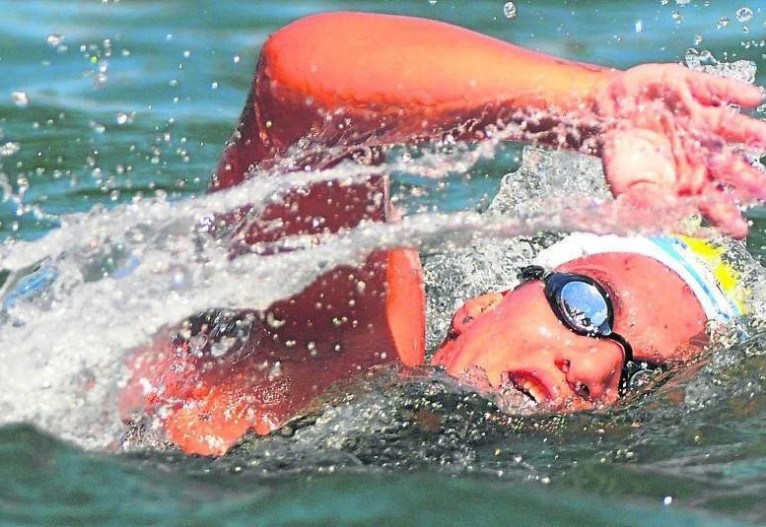 Ana Marcela Cunha em ação no Lago Paranoá, no Campeonato Brasileiro de 2011. Atleta deve retornar à capital federal para maratona em setembro