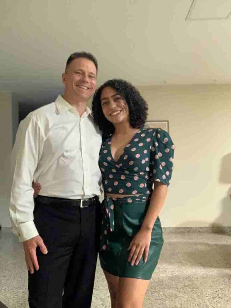 Aline conheceu Matt por meio de um aplicativo de relacionamentos e iniciaram o namoro: em fase de adaptação Aline conheceu Matt por meio de um aplicativo de relacionamentos e iniciaram o namoro: em fase de adaptação