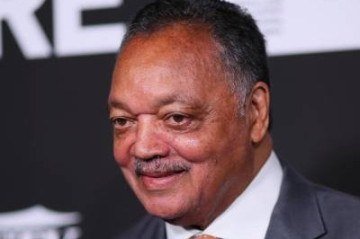 Aliado próximo de Martin Luther King Jr., Jackson assumiu papel de destaque no cenário nacional após o assassinato de King, em 1968. Ao longo das décadas seguintes, consolidou-se como uma das principais vozes na defesa da igualdade racial, da justiça social e da ampliação de direitos para minorias - (crédito: Jean-Baptiste LACROIX / AFP) Aliado próximo de Martin Luther King Jr., Jackson assumiu papel de destaque no cenário nacional após o assassinato de King, em 1968. Ao longo das décadas seguintes, consolidou-se como uma das principais vozes na defesa da igualdade racial, da justiça social e da ampliação de direitos para minorias - (crédito: Jean-Baptiste LACROIX / AFP)