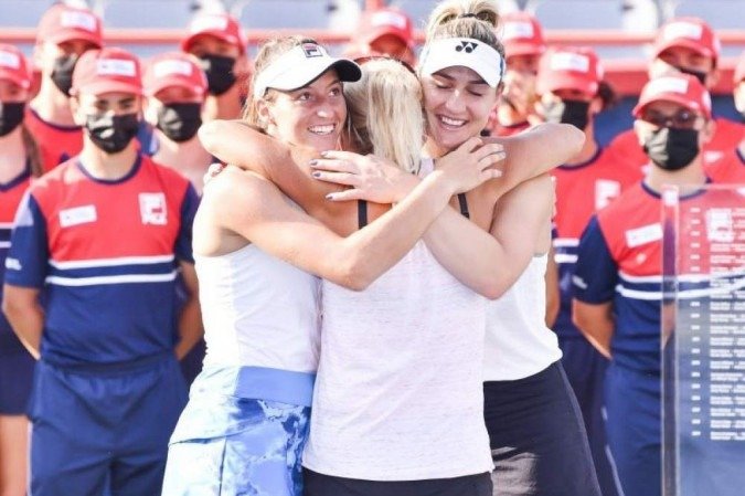 Luisa Stefani e a parceira canadense Gabriela Dabrowski foram campeãs em Montreal na semana passada -  (crédito: Minas Panagiotakis/Getty Images/AFP)